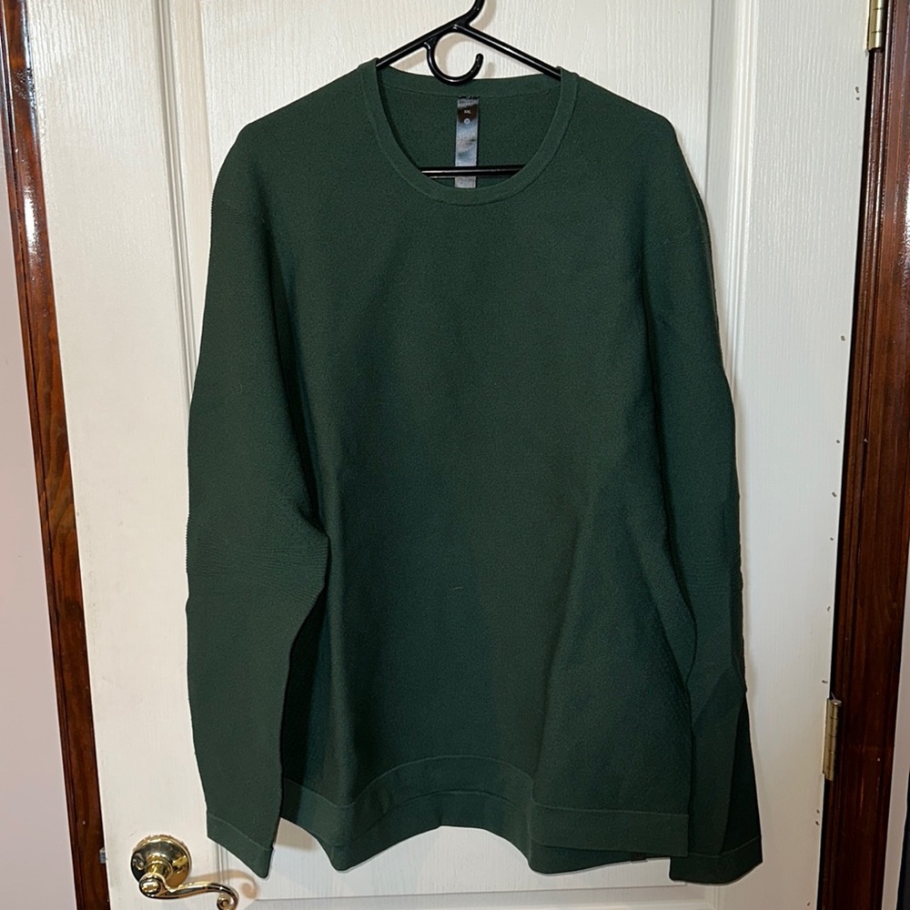 Men’s Lululemon pullover sweatshirt